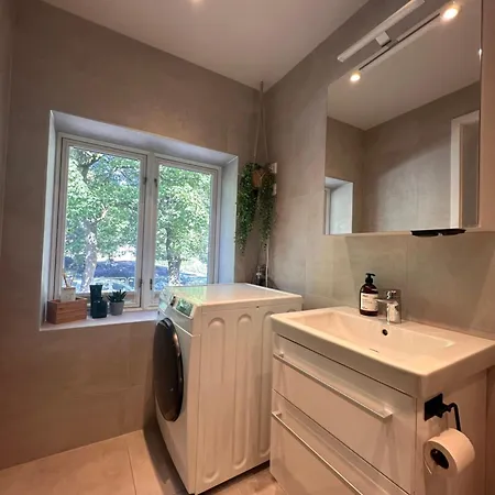 Groups & Families, Free Parking, Three Bedrooms, Two Baths דירה *