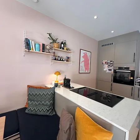 Groups & Families, Free Parking, Three Bedrooms, Two Baths *